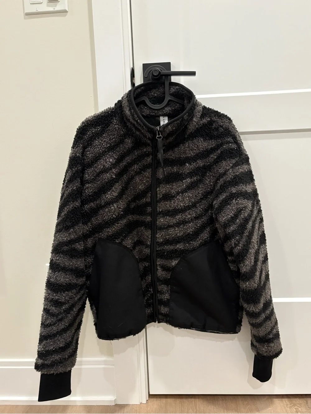 Varley Napoli Fleece Sherpa Zebra Print Jacket in Grey and Black - Picture 2 of 8